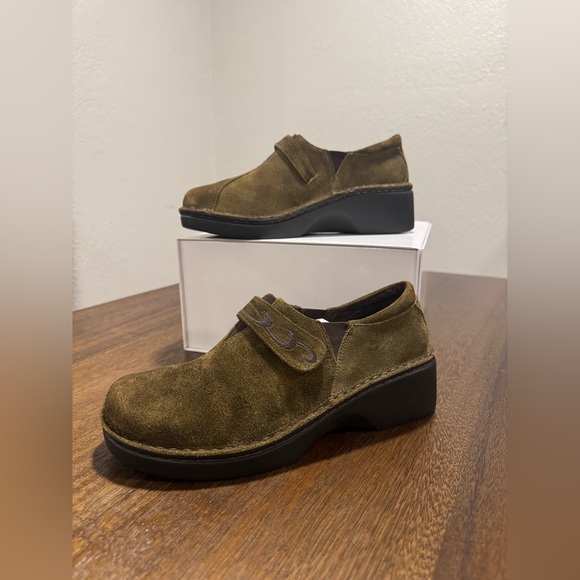Naot Shoes - NAOT NEW Women's 9 EU 40 Olive Green Brown Suede Slip-On Mary Jane Clog Shoes